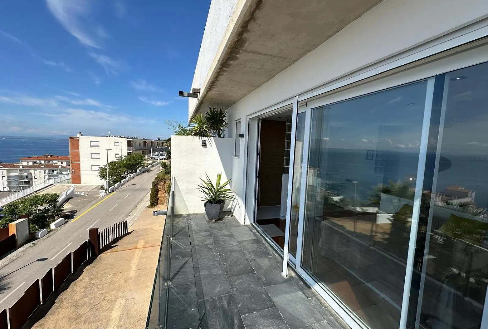 펜션 로지즈 Preciosa Casa Con Piscina Desbordante Y Vistas Al Mar 빌라