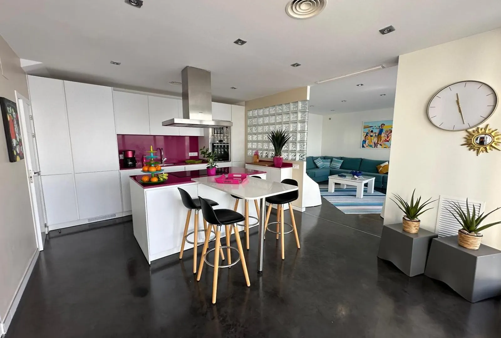 펜션 로지즈 Preciosa Casa Con Piscina Desbordante Y Vistas Al Mar 빌라