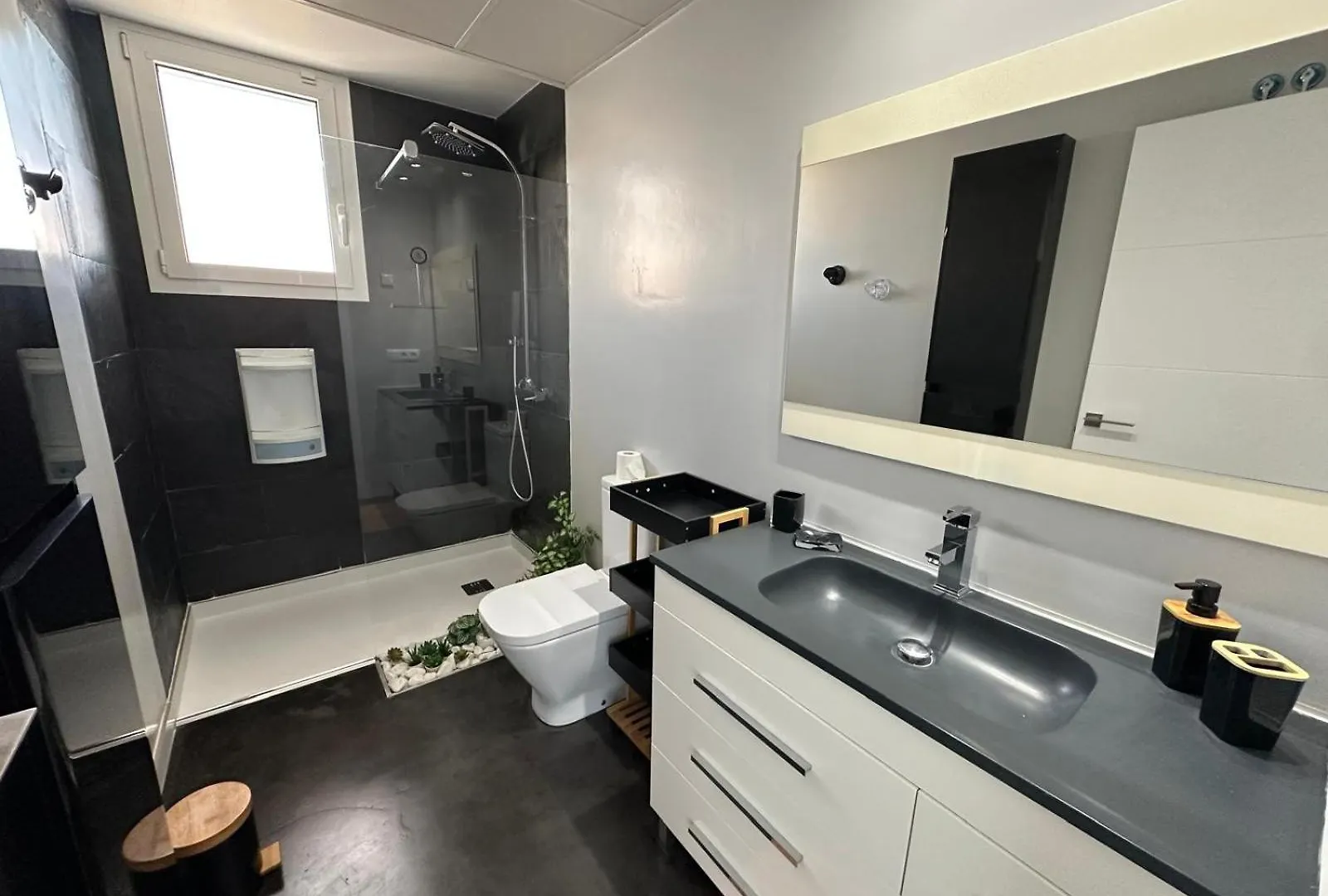 펜션 로지즈 Preciosa Casa Con Piscina Desbordante Y Vistas Al Mar 빌라