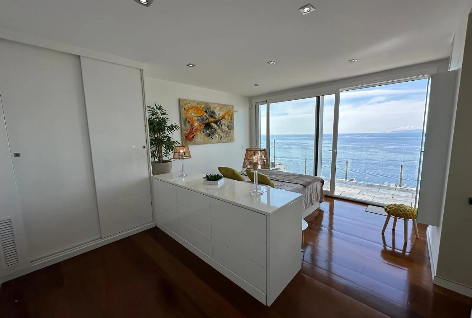 로지즈 Preciosa Casa Con Piscina Desbordante Y Vistas Al Mar 빌라 0*,