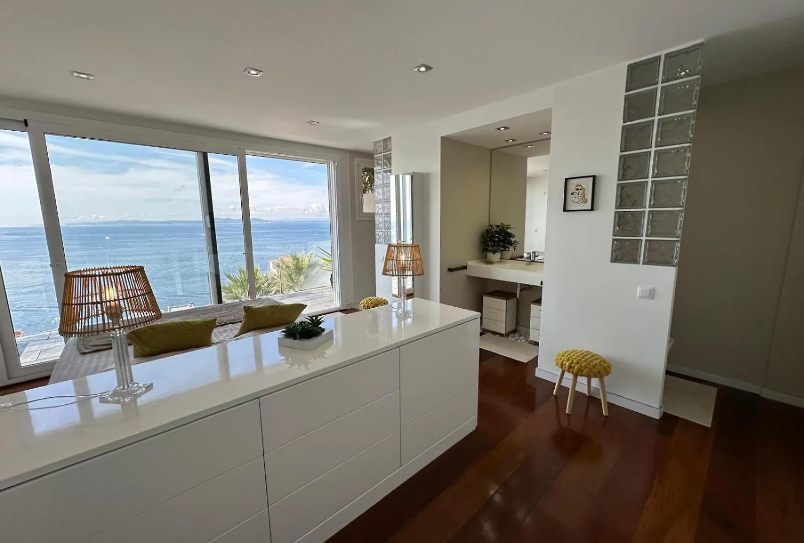 로지즈 Preciosa Casa Con Piscina Desbordante Y Vistas Al Mar 빌라 0*,
