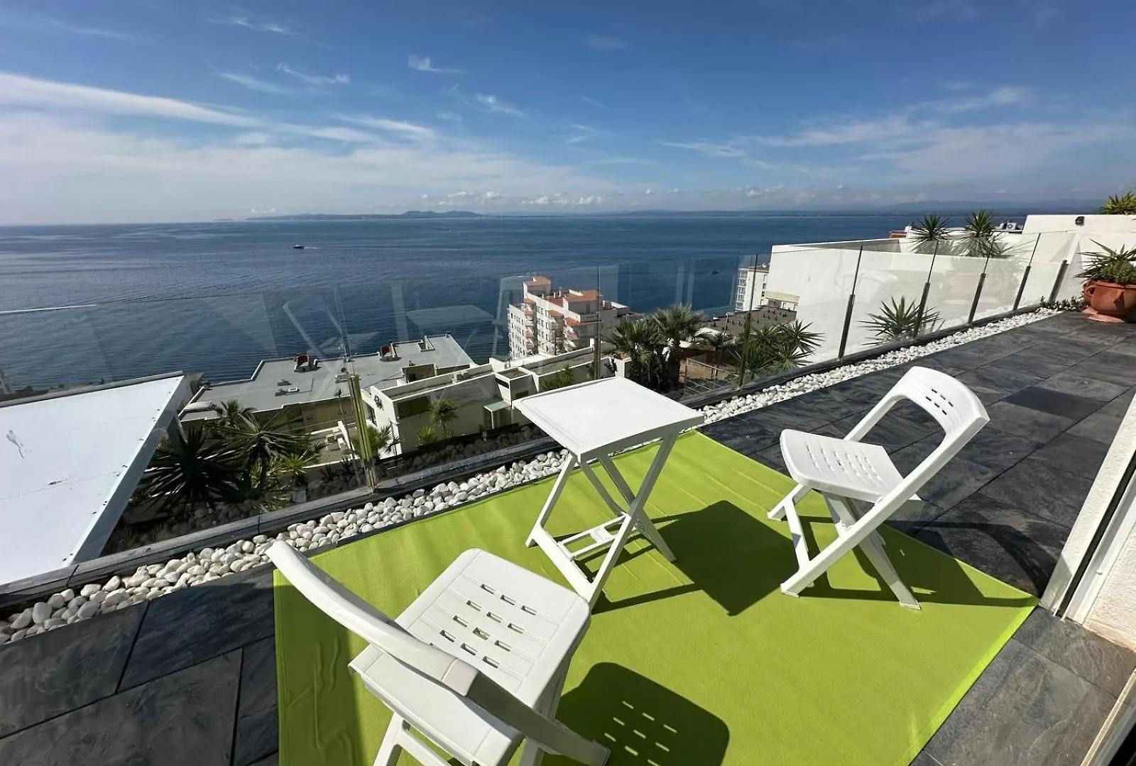 로지즈 Preciosa Casa Con Piscina Desbordante Y Vistas Al Mar 빌라 스페인