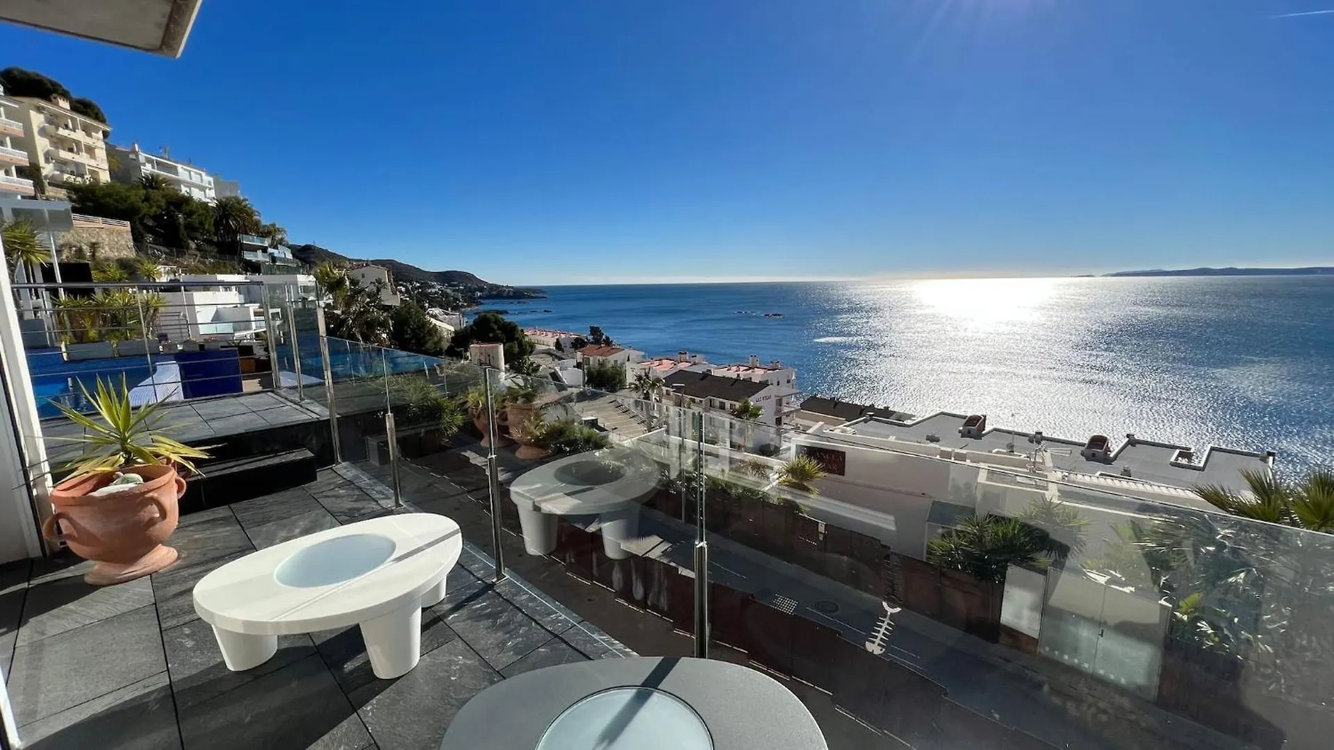 Holiday home Preciosa Casa Con Piscina Desbordante Y Vistas Al Mar Villa Roses