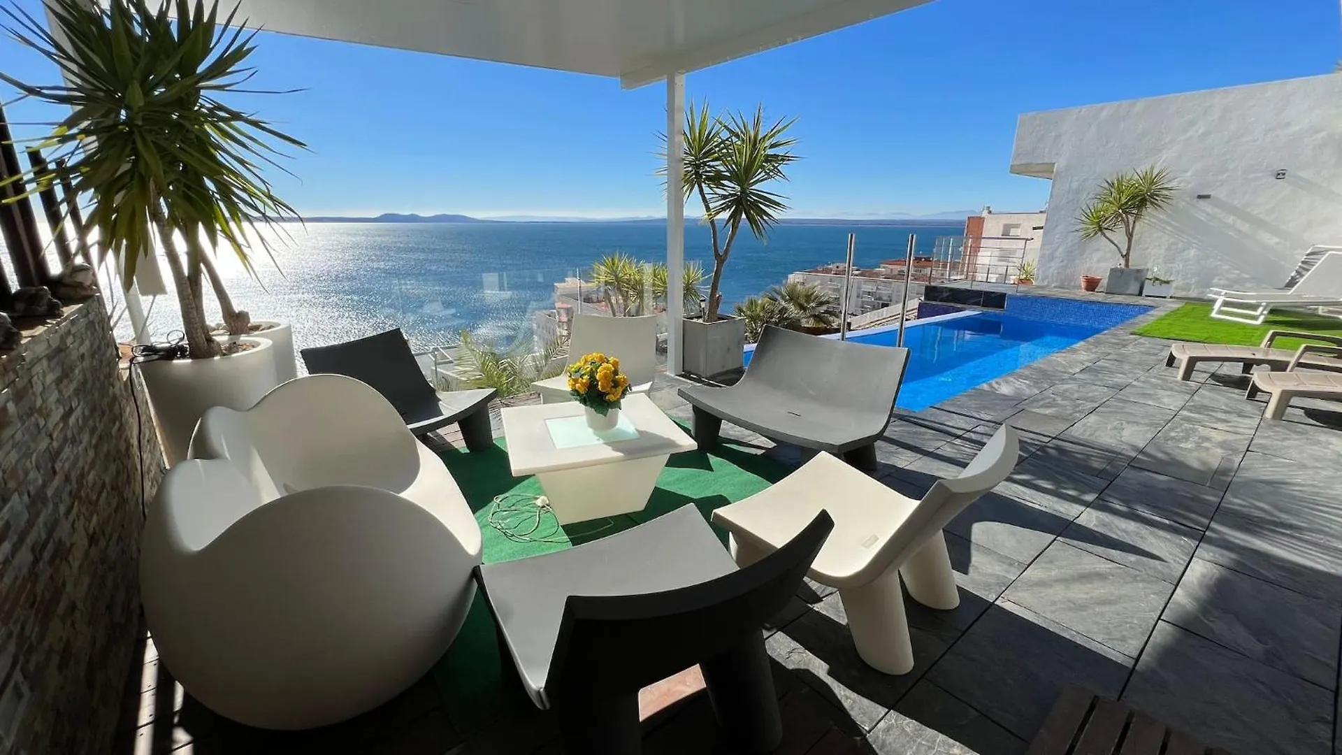 Preciosa Casa Con Piscina Desbordante Y Vistas Al Mar Villa Roses 0*,