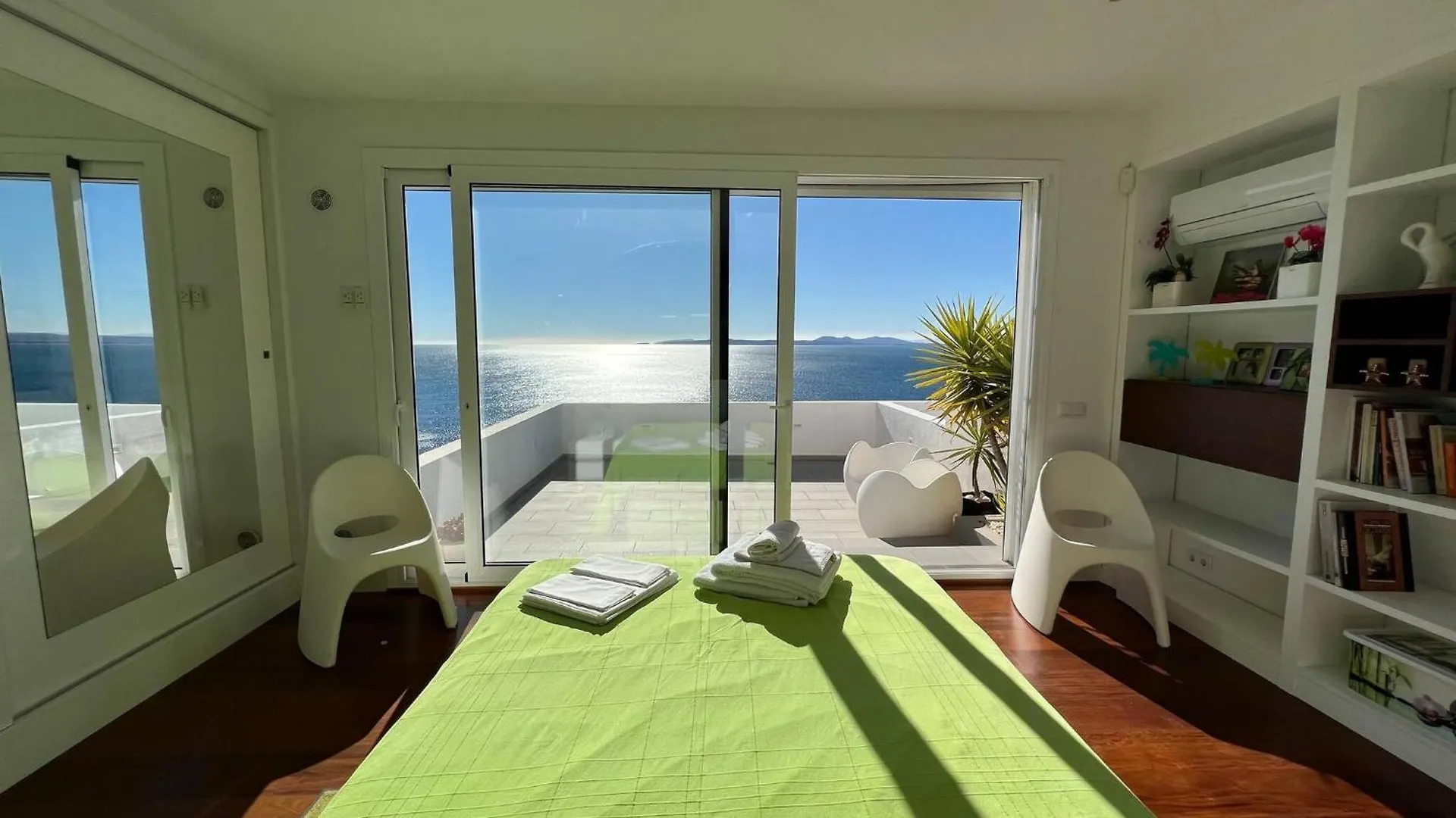 Preciosa Casa Con Piscina Desbordante Y Vistas Al Mar Villa Roses Spain