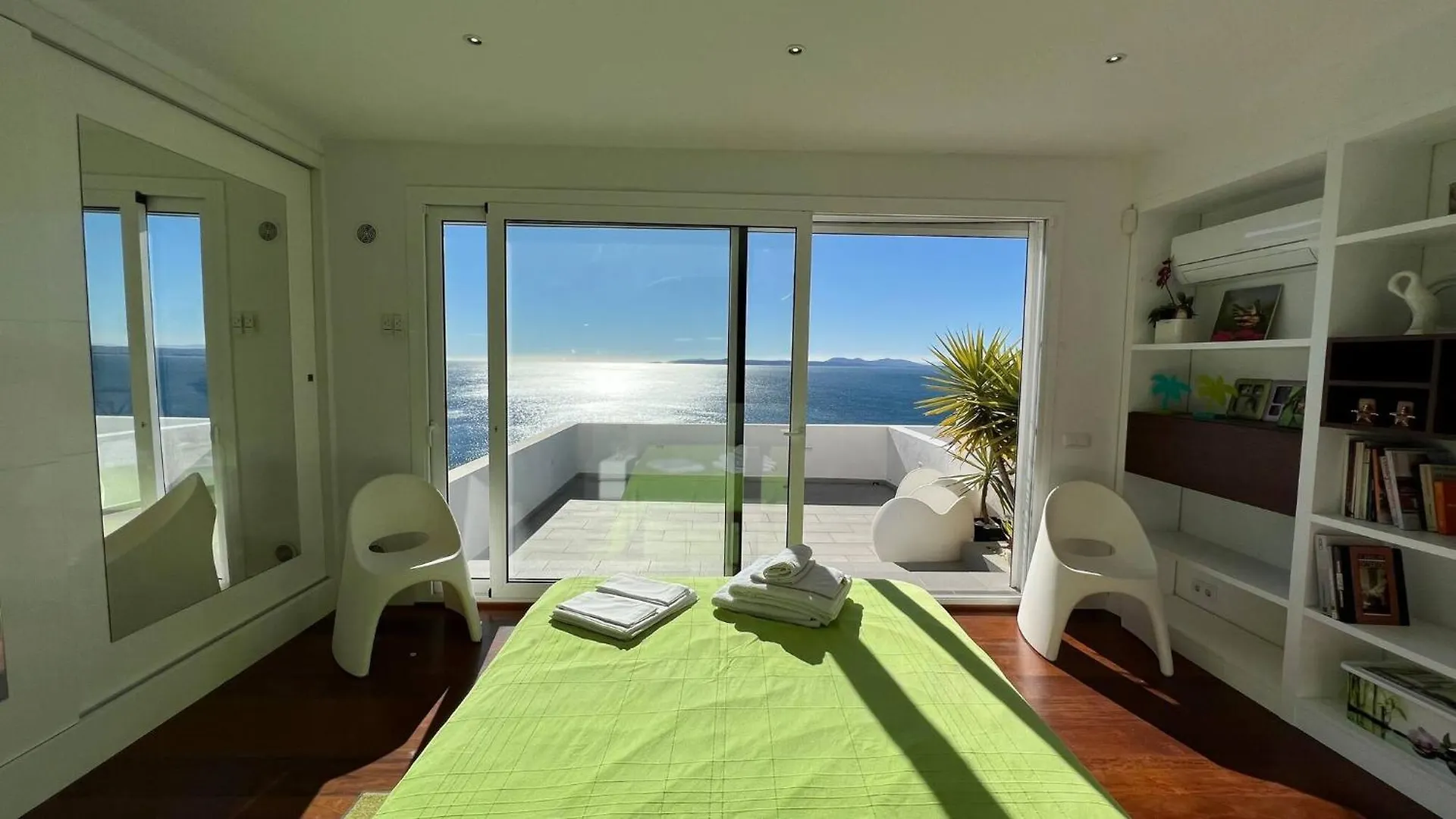 Preciosa Casa Con Piscina Desbordante Y Vistas Al Mar Villa Roses 0*,  Spain