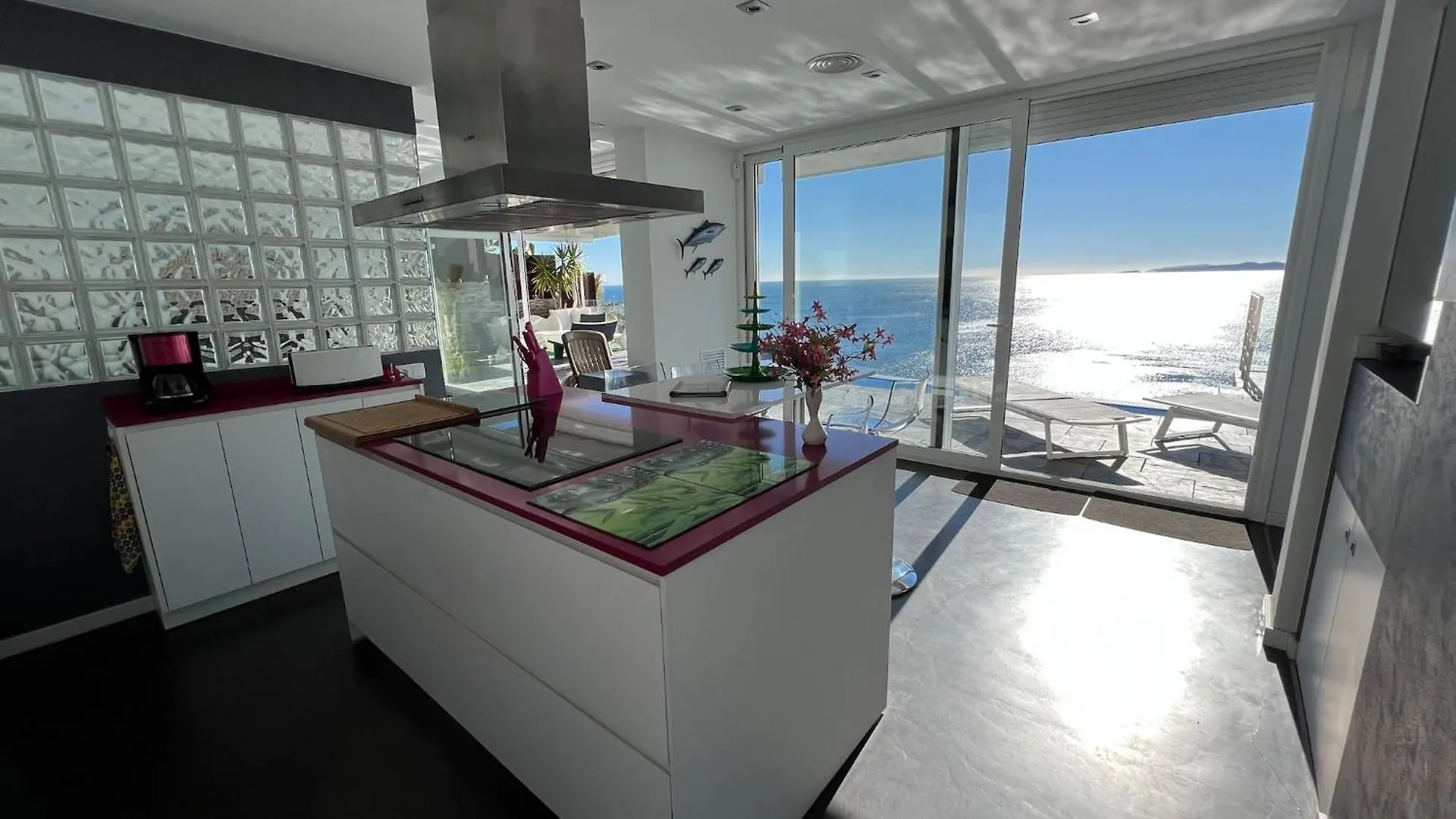 Holiday home Preciosa Casa Con Piscina Desbordante Y Vistas Al Mar Villa Roses Spain