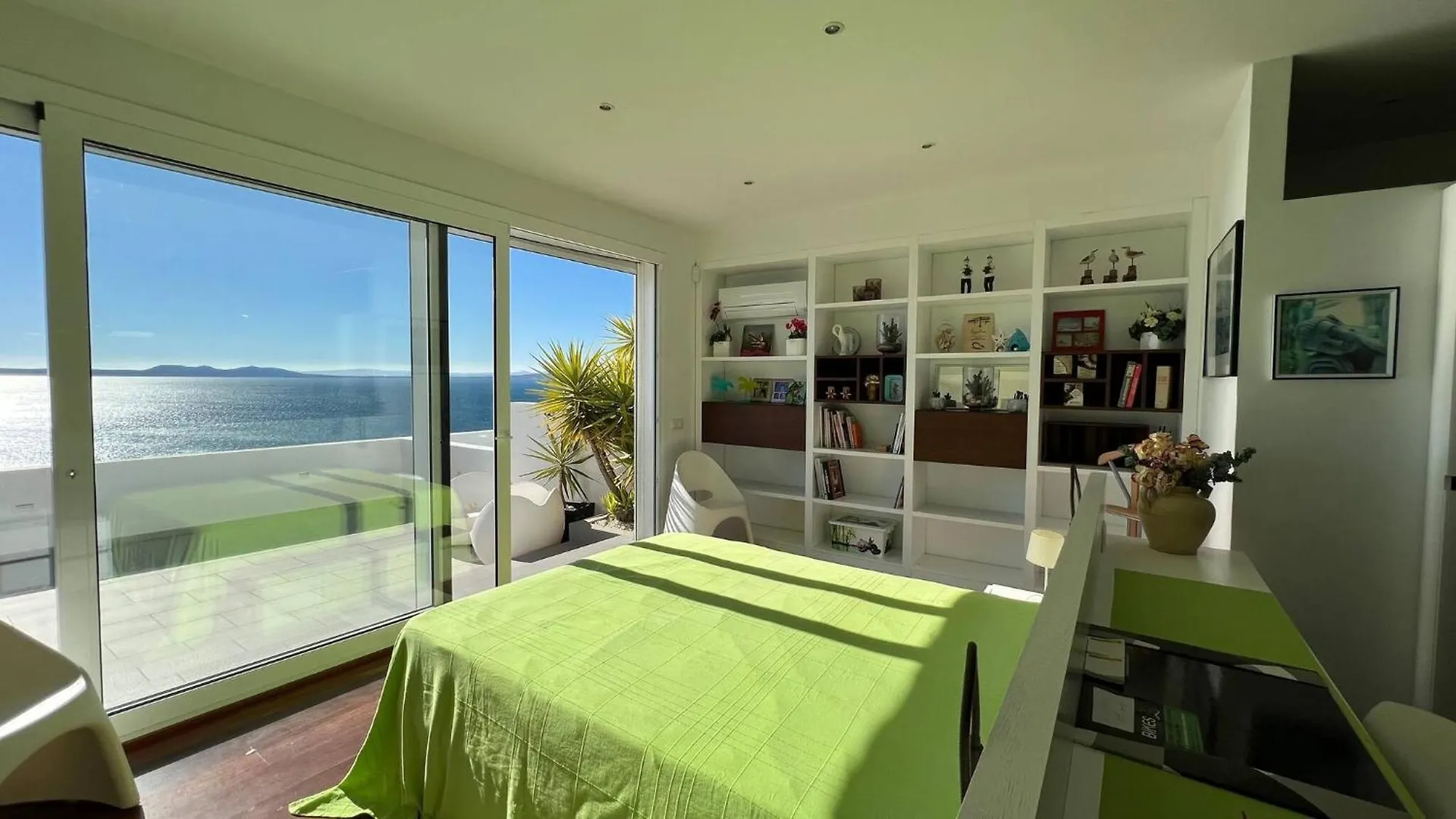 Preciosa Casa Con Piscina Desbordante Y Vistas Al Mar Villa Roses