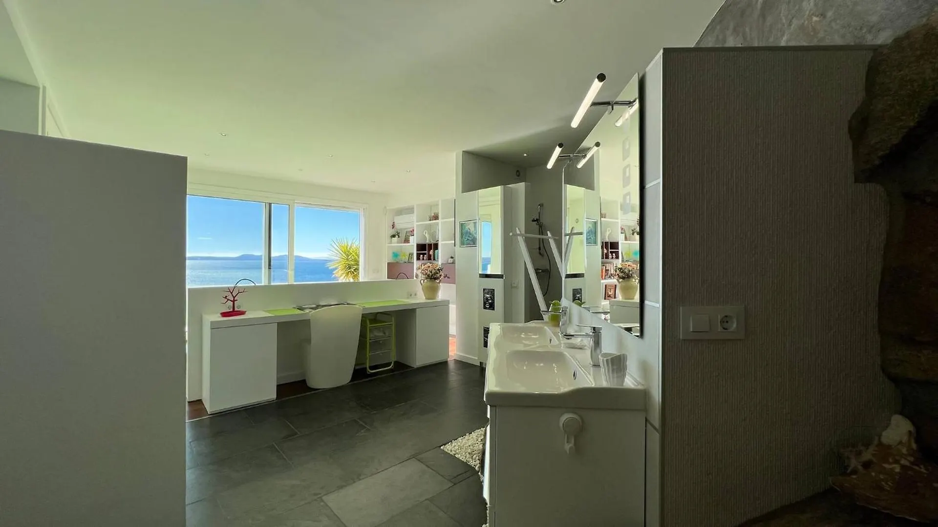 Preciosa Casa Con Piscina Desbordante Y Vistas Al Mar Villa Roses 0*,  Spain