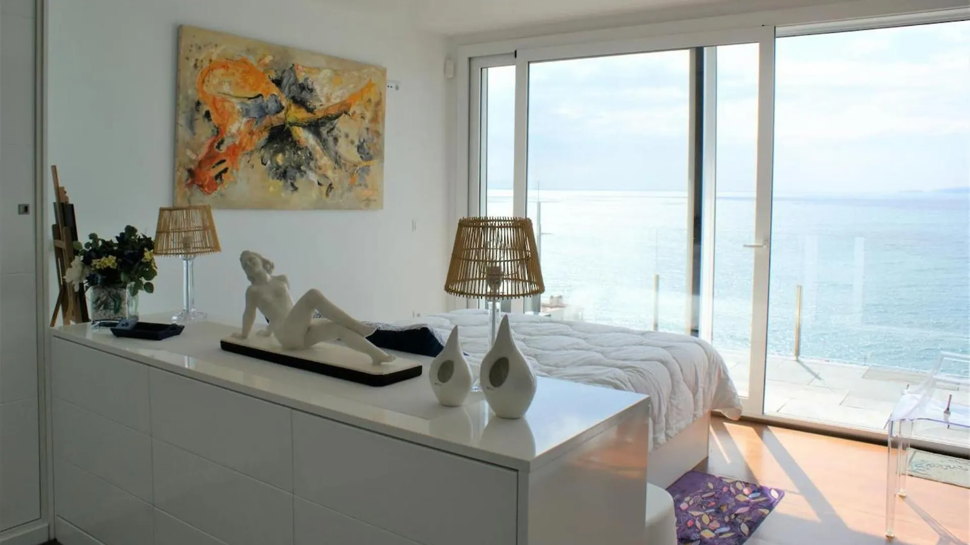 Preciosa Casa Con Piscina Desbordante Y Vistas Al Mar Villa Roses