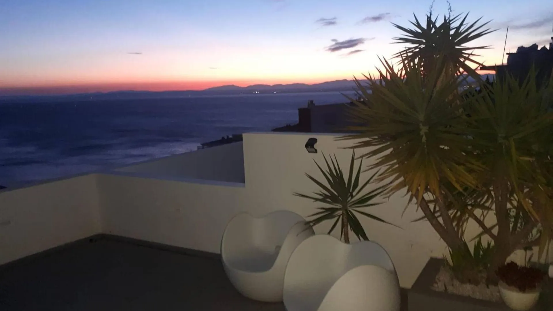Preciosa Casa Con Piscina Desbordante Y Vistas Al Mar Villa Roses Holiday home