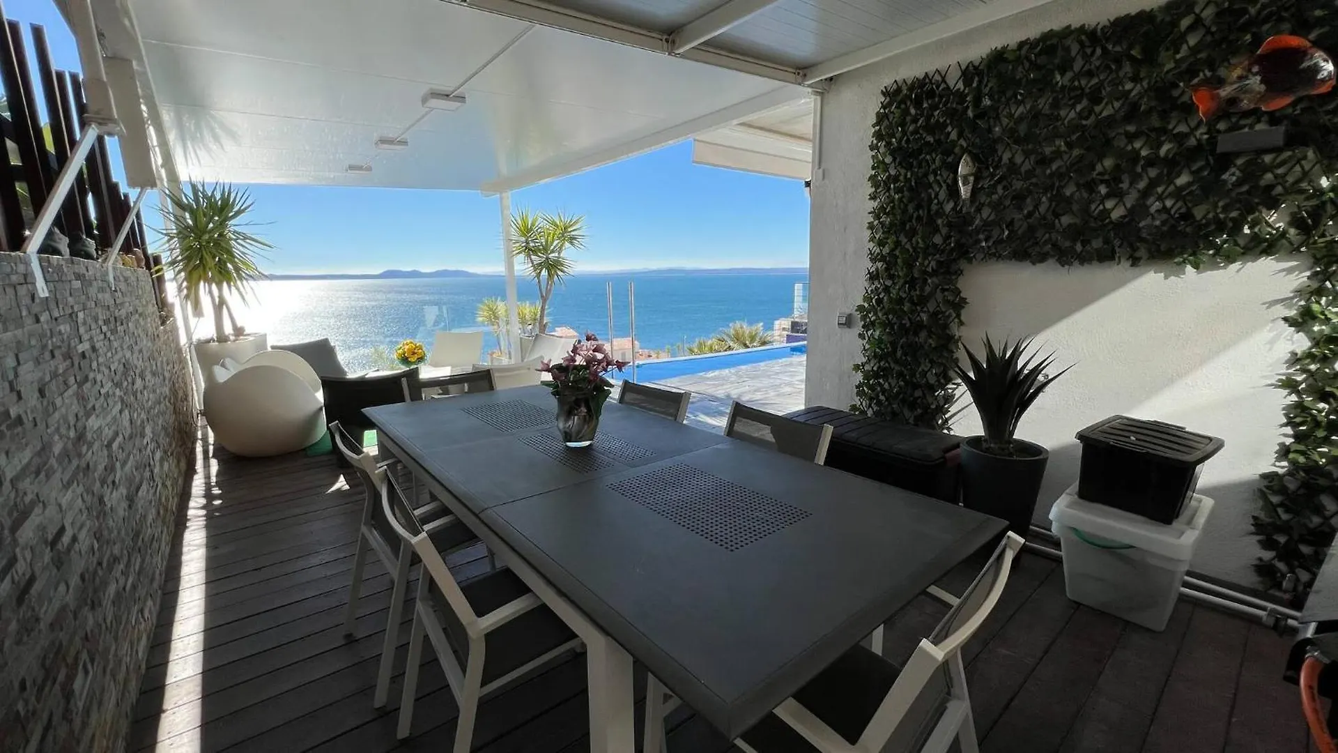 Preciosa Casa Con Piscina Desbordante Y Vistas Al Mar Villa Roses 0*,  Spain