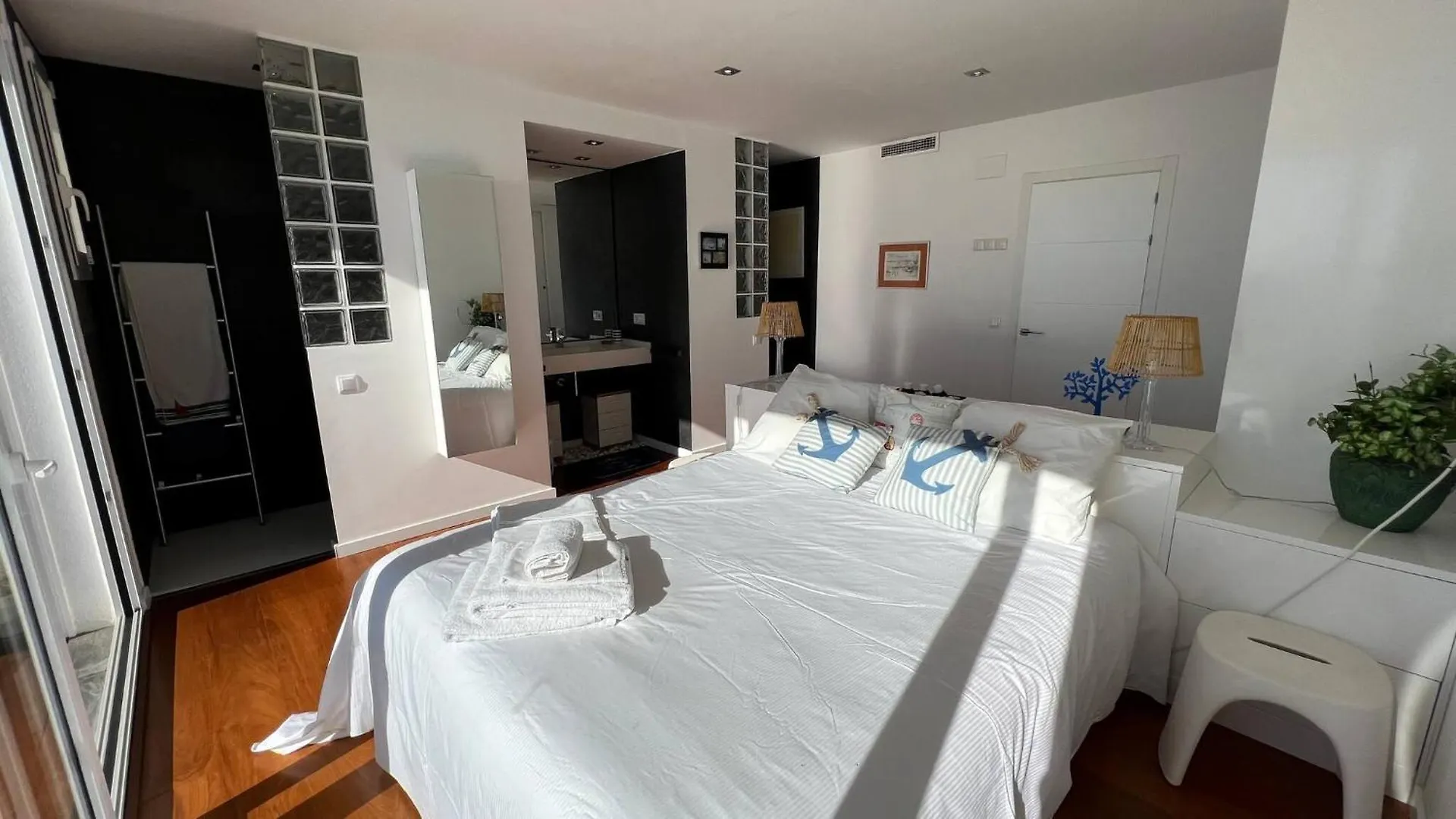 Holiday home Preciosa Casa Con Piscina Desbordante Y Vistas Al Mar Villa Roses Spain